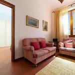 110 Sqm Apartment 6 Sleeps In Santa Croce