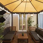 Pinti Patio Apartment