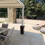 Appartamento Con Piscina In Villa
