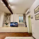 Cozy Florence Apartment Near Piazzale Michelangelo