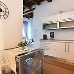La Casa Di Lo, Bright Apartment San Lorenzo Mkt