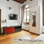La Casa Di Lo, Bright Apartment San Lorenzo Mkt