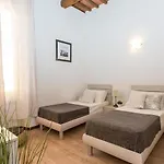 Rental In Rome Rosselli Palace Deluxe 3 Apartment
