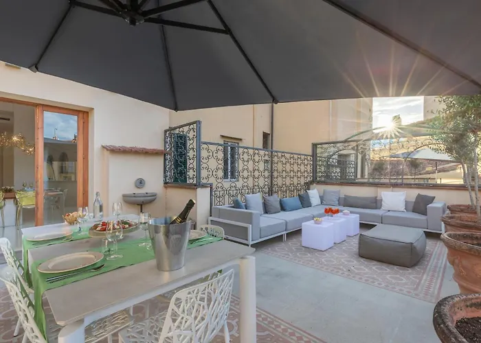 Luxury Apartment With Big Terrace In Florence