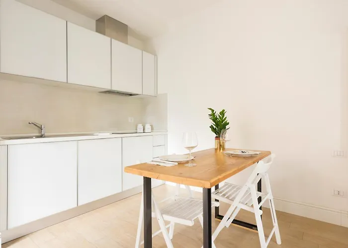 Porta Romana Modern Apartment