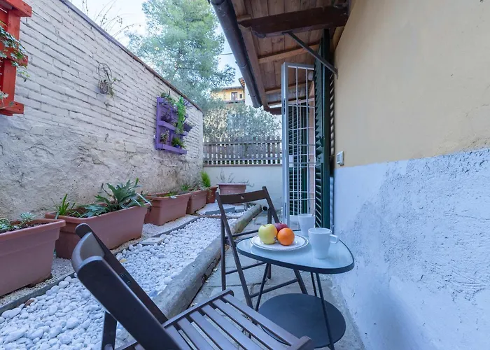 S.Ambrogio Courtyard In Florence-Hosted By Thinah