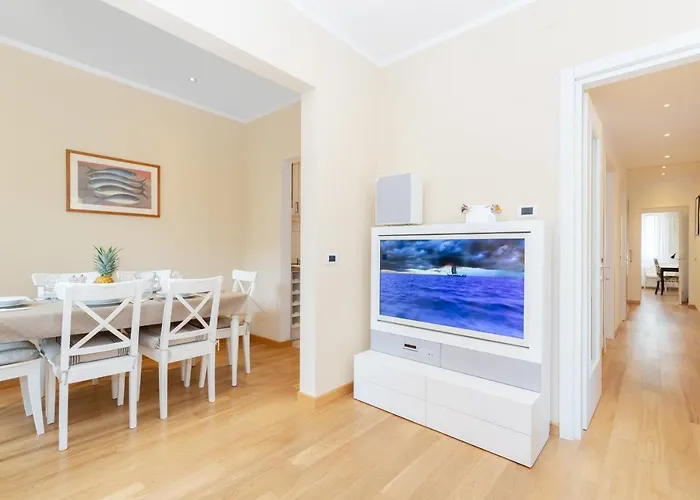 Comfortable And Convenient Apt In The Center - Zanobi Delux