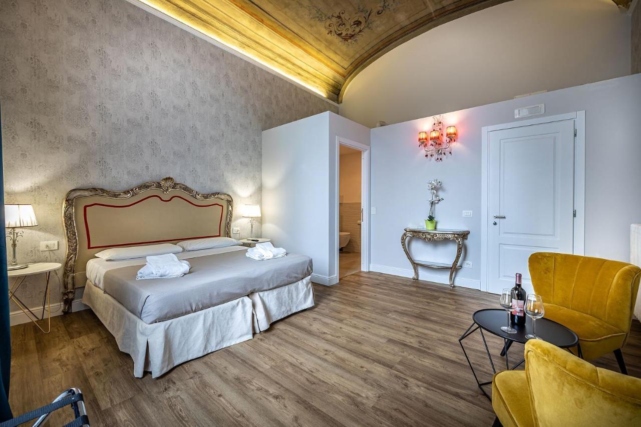 La Torre Del Cestello - Residenza D'epoca Couette-café 3*