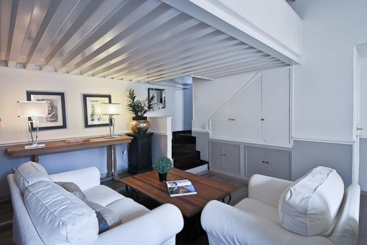 Maggio White Apartment