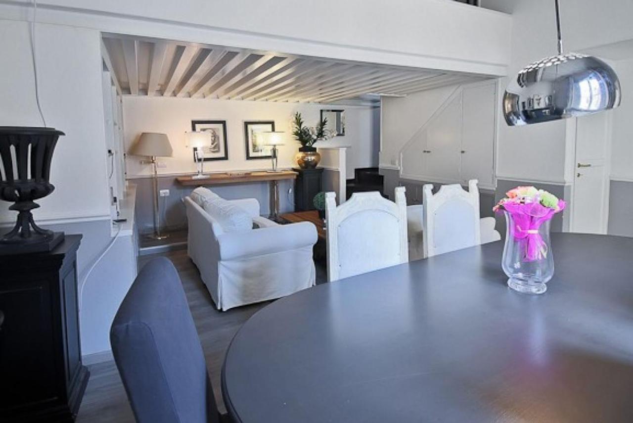 Maggio White Apartment Florence