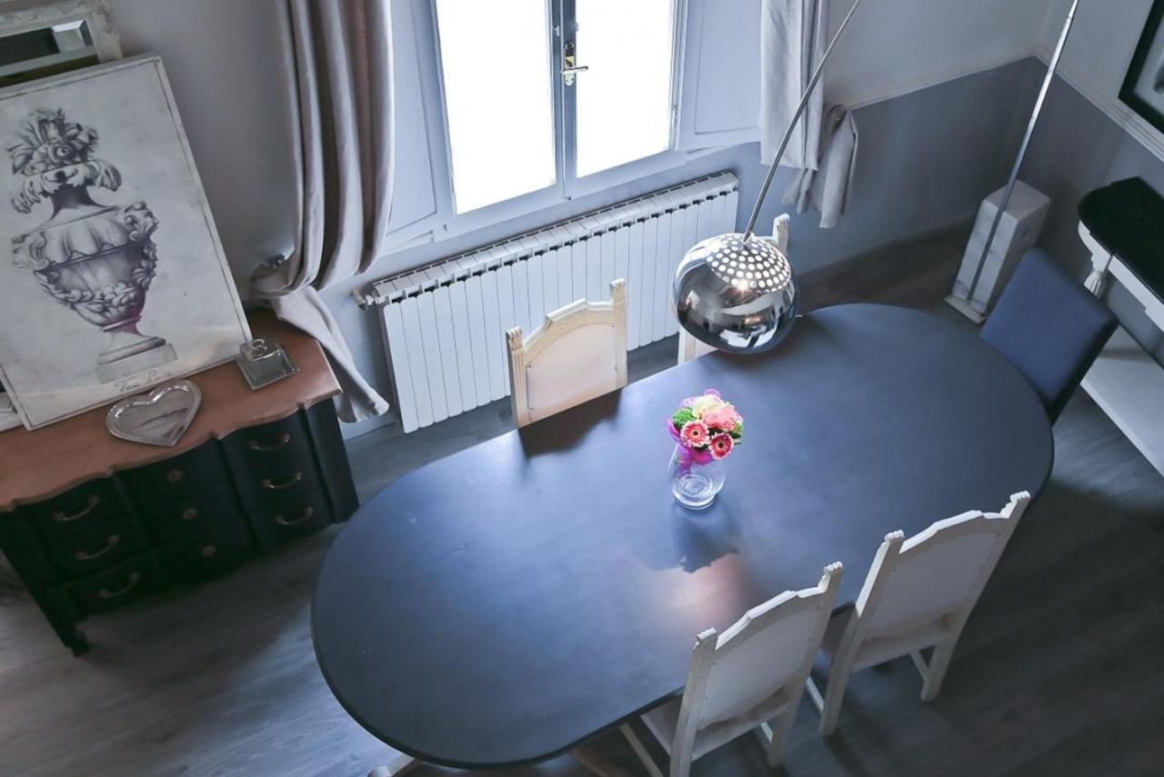 Maggio White Apartment Florence