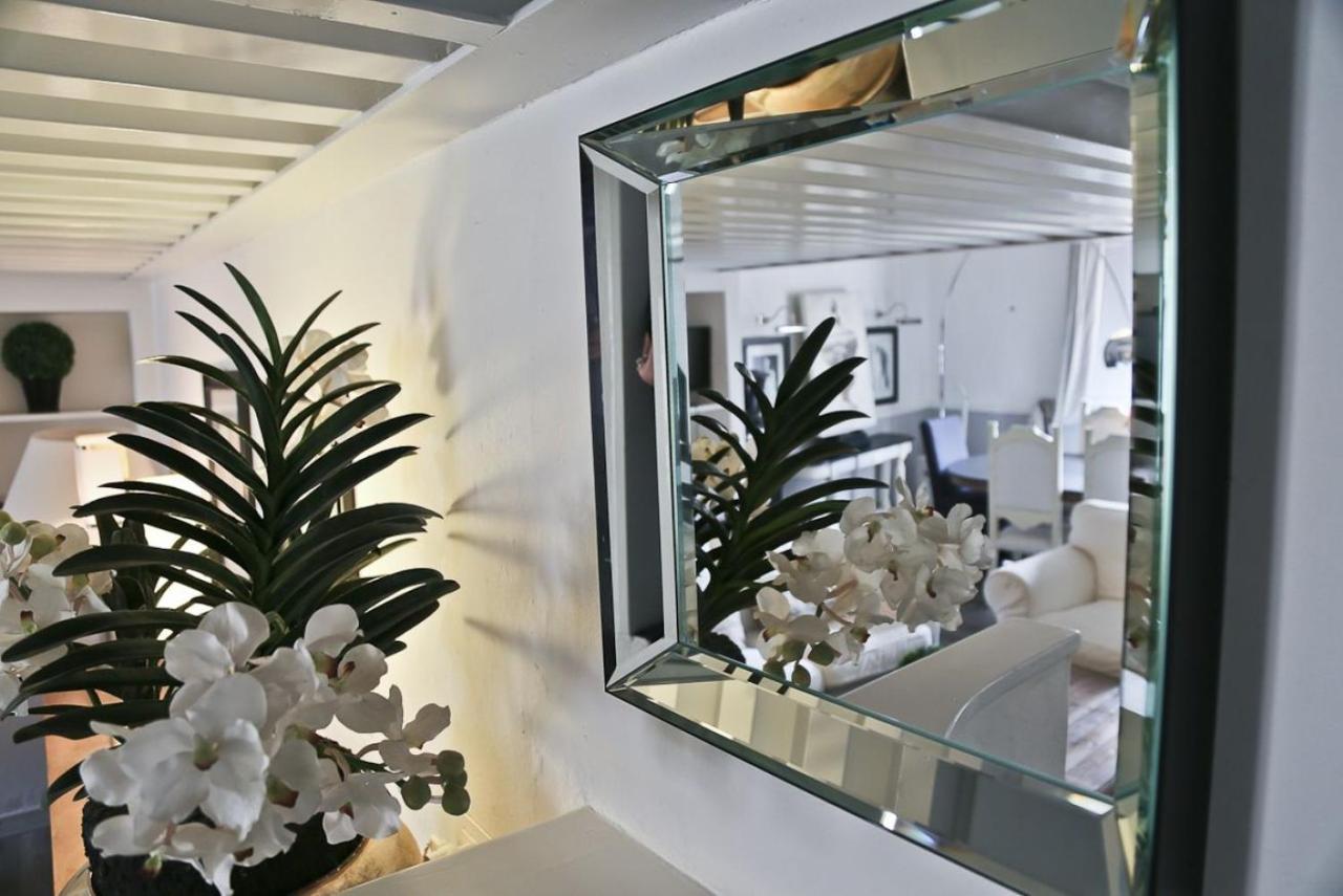 Maggio White Apartment
