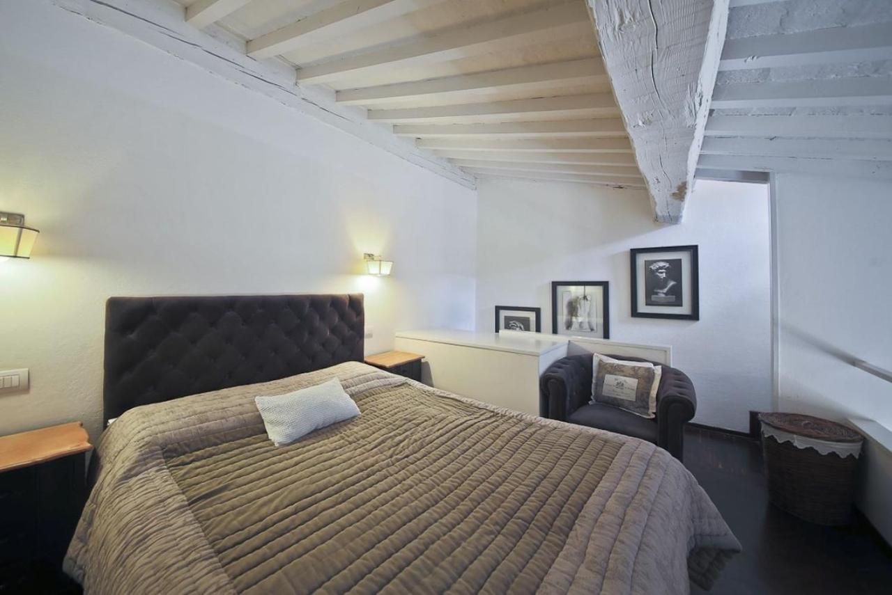 Maggio White Apartment Florence