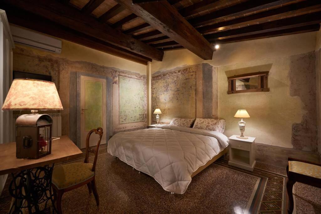 Art Pandolfini Apartment Florence
