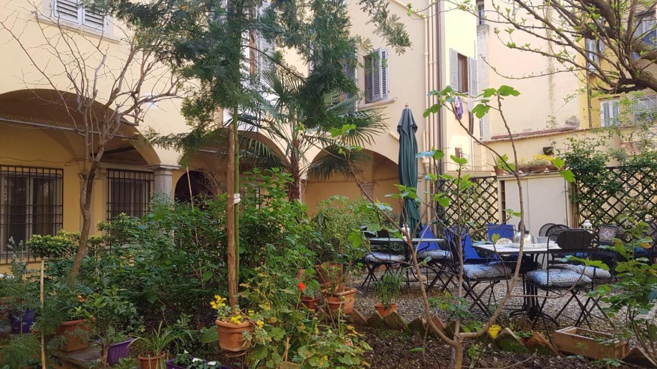 Apartment Cynthia's Garden - With Private Garden In Santa Croce Florence