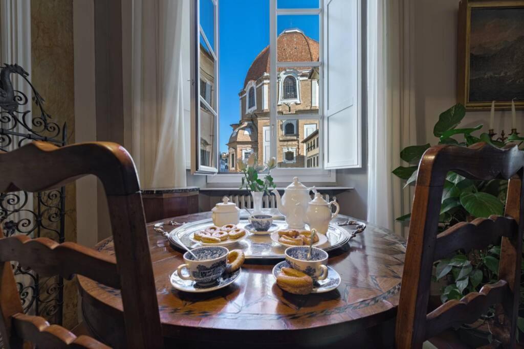 Aldobrandini Historic Apartment *