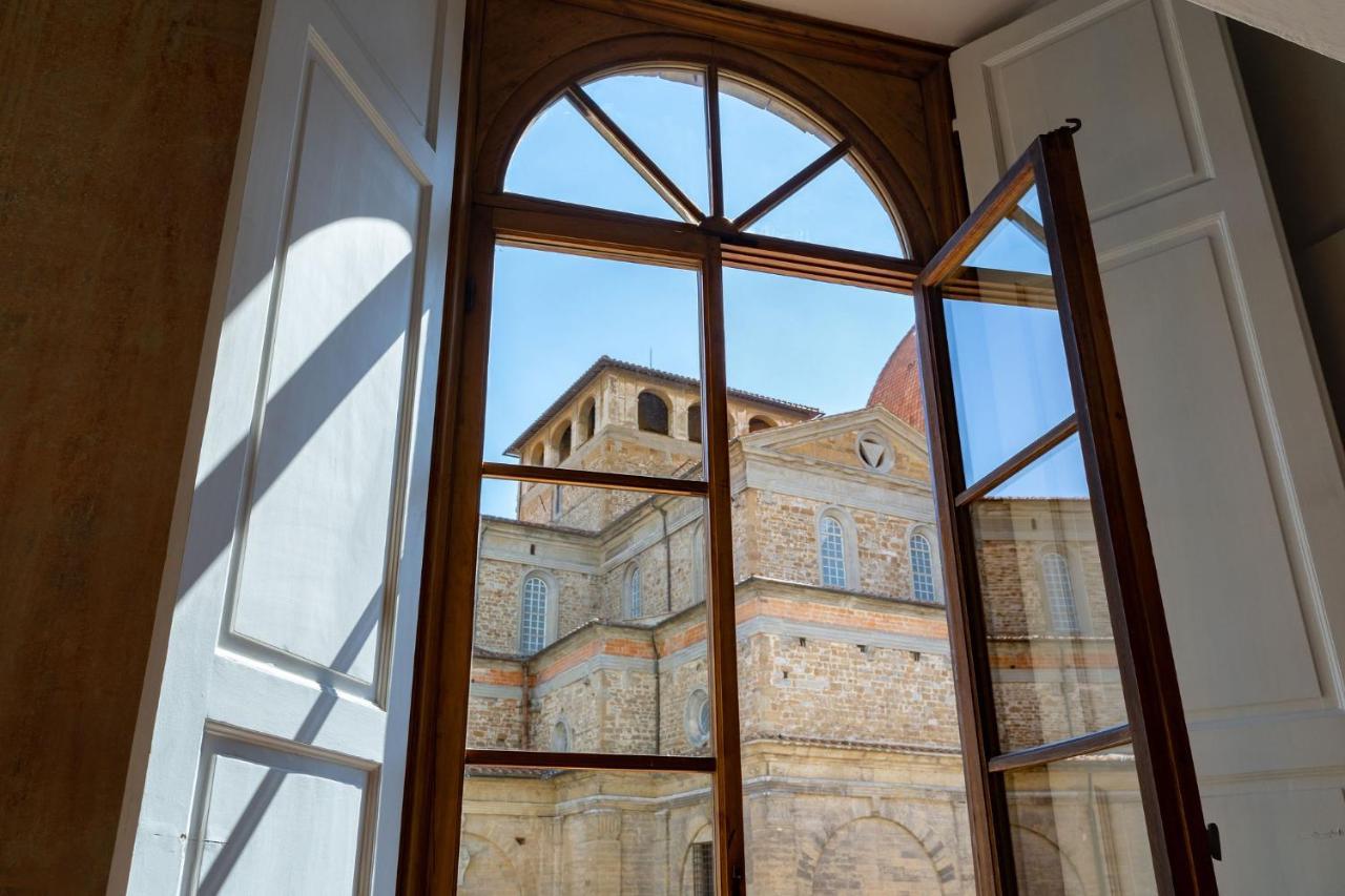 - Piazza San Lorenzo Florence