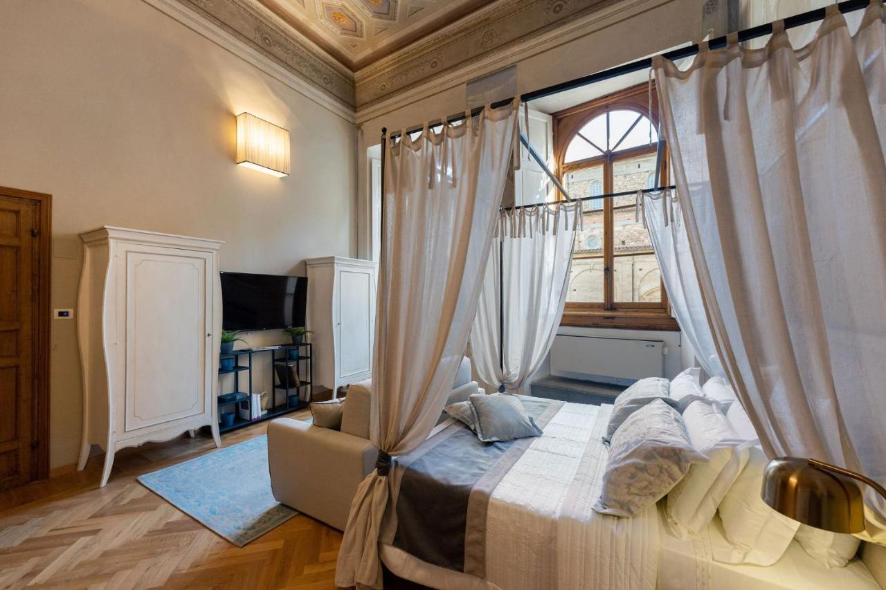 - Piazza San Lorenzo Apartment