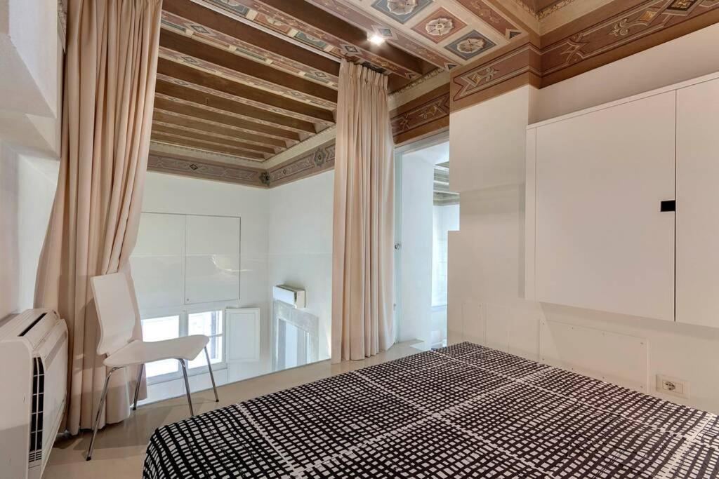Apartment Gold