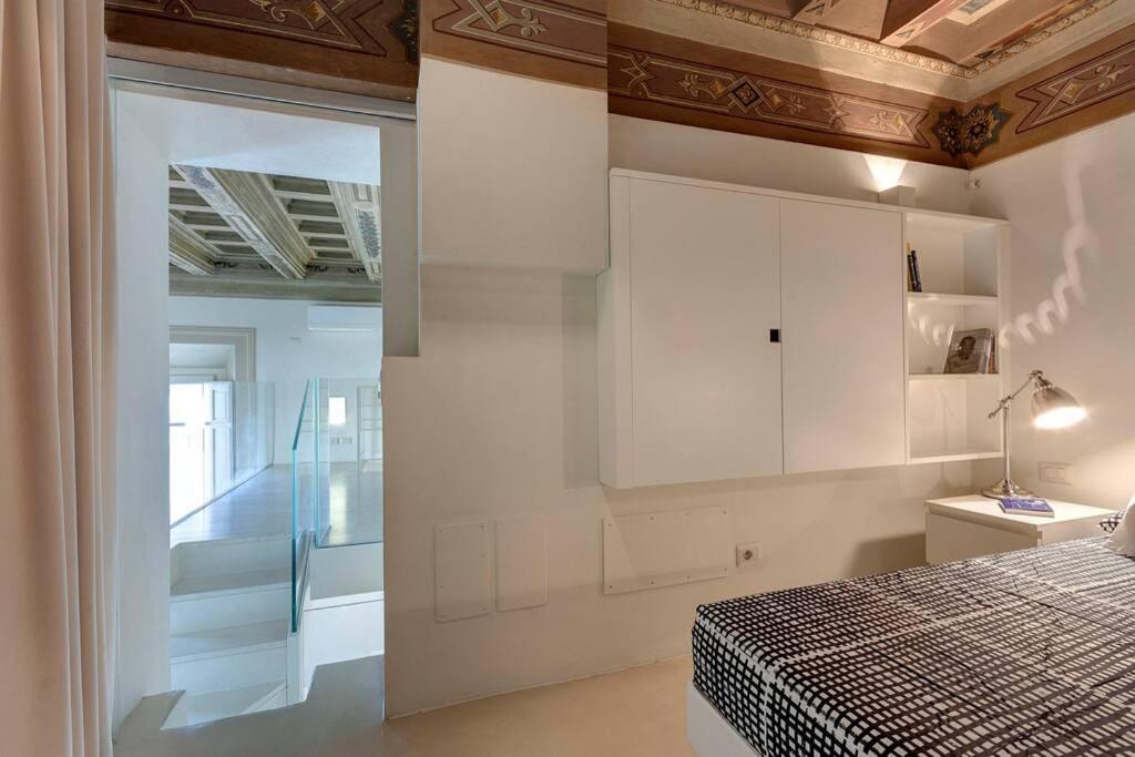 Gold Apartment *