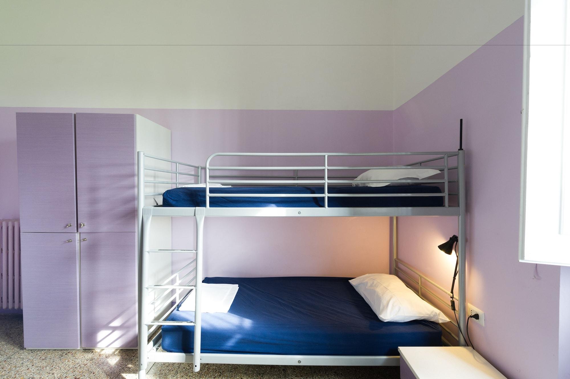 Auberge de jeunesse 7 Santi *