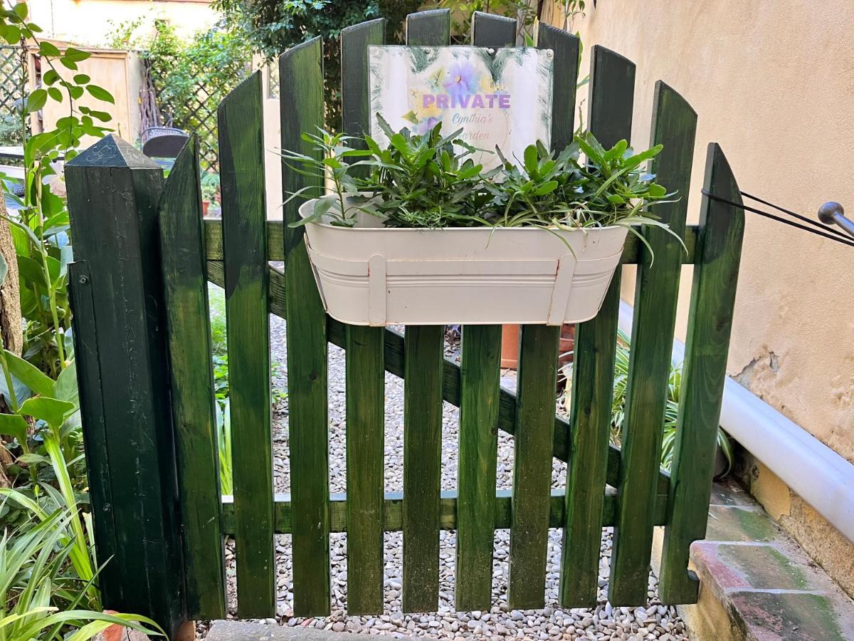 Cynthia's Garden - With Private Garden In Santa Croce Apartment Florence