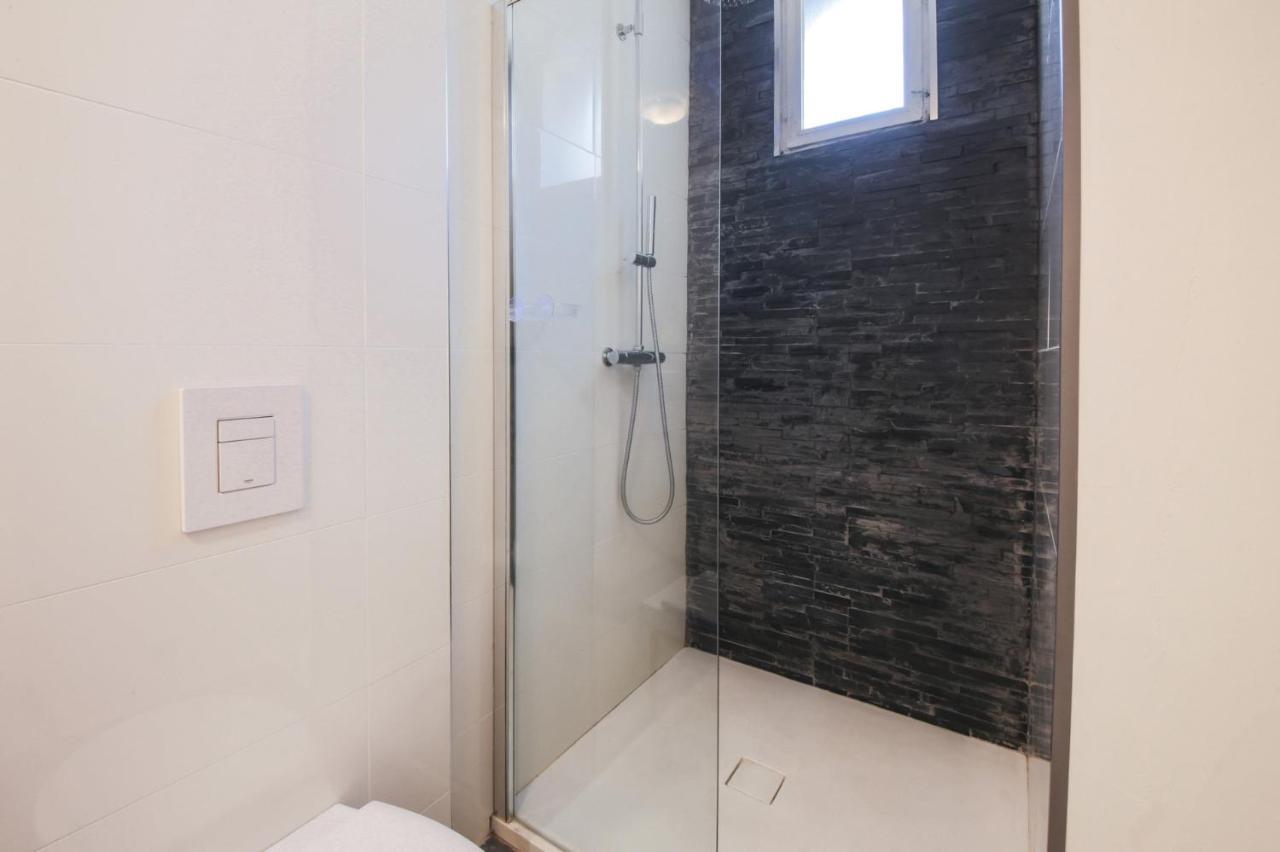 Florence- Giacomini 4 Bedroom Apartment *