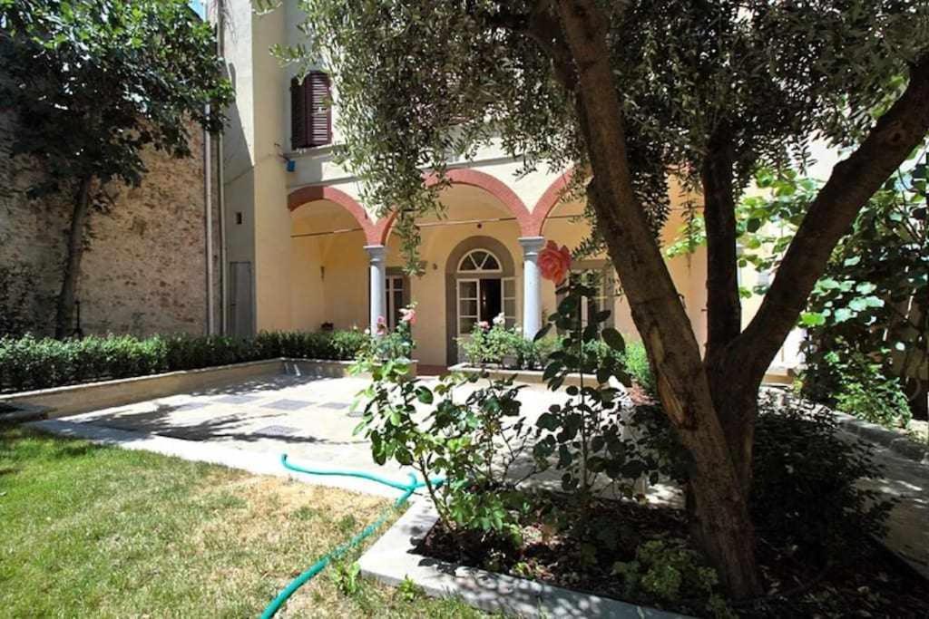 Piazza Dei Ciompi With Private Garden Apartment