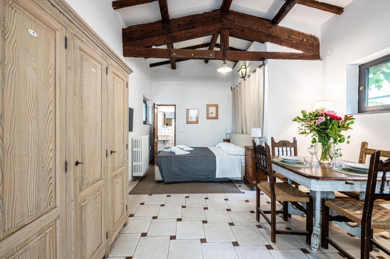 Santa Monaca Suites Maison d'hôtes
