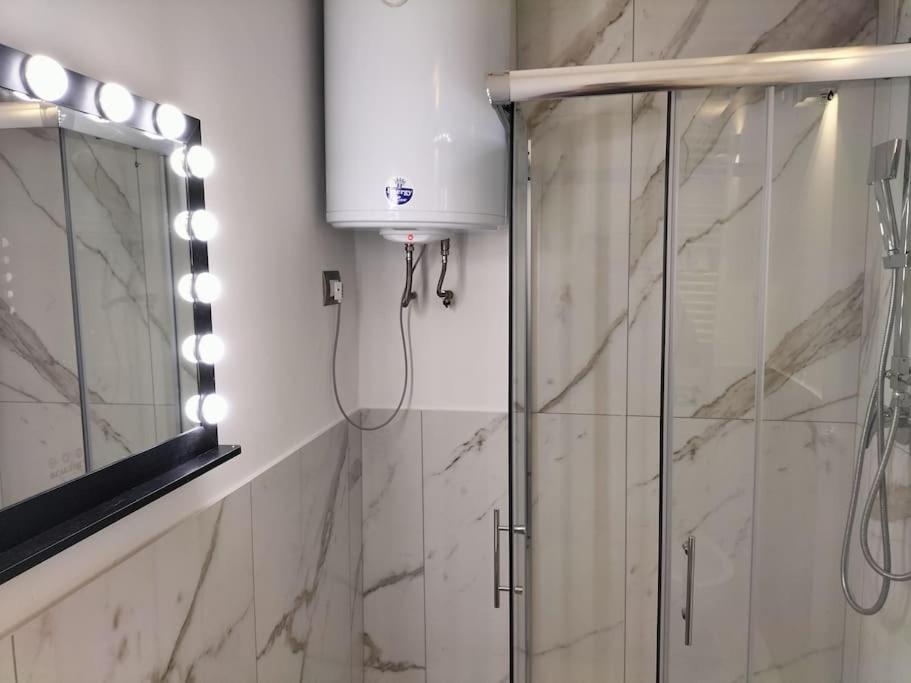 Pandolfini Apartment- With 2 Bedrooms Apartment *