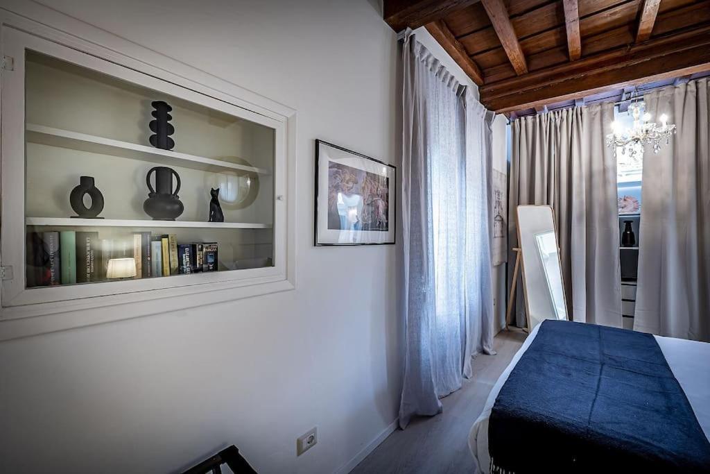 The Checkmate's House In Florence