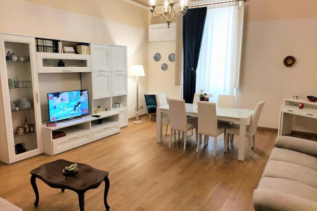Ghibellina Elegant With 4 Bedrooms Apartment
