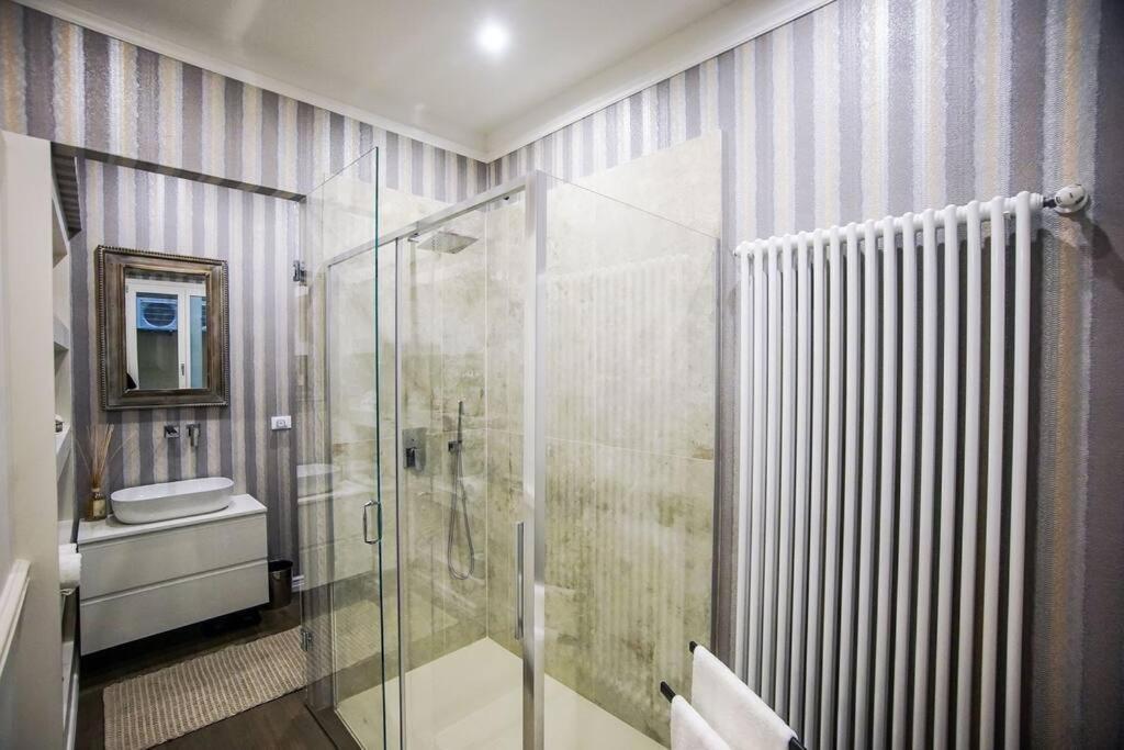 Apartment 3 Bedroom Modern Luxury In *