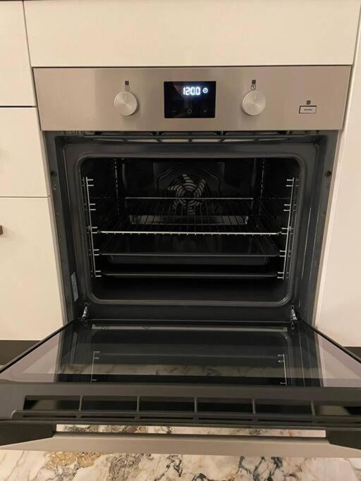 3 Bedroom Modern Luxury In Apartment *