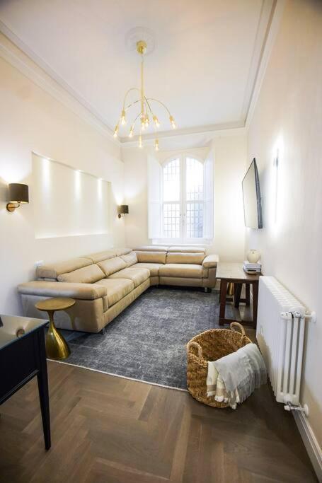 3 Bedroom Modern Luxury In Apartment Florence
