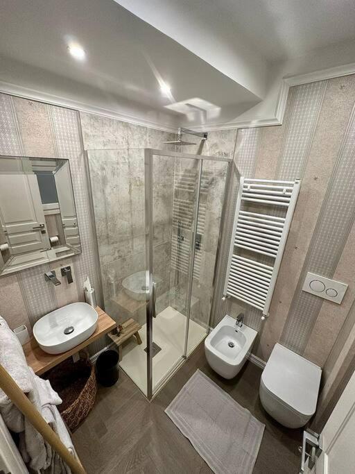 Apartment 3 Bedroom Modern Luxury In *