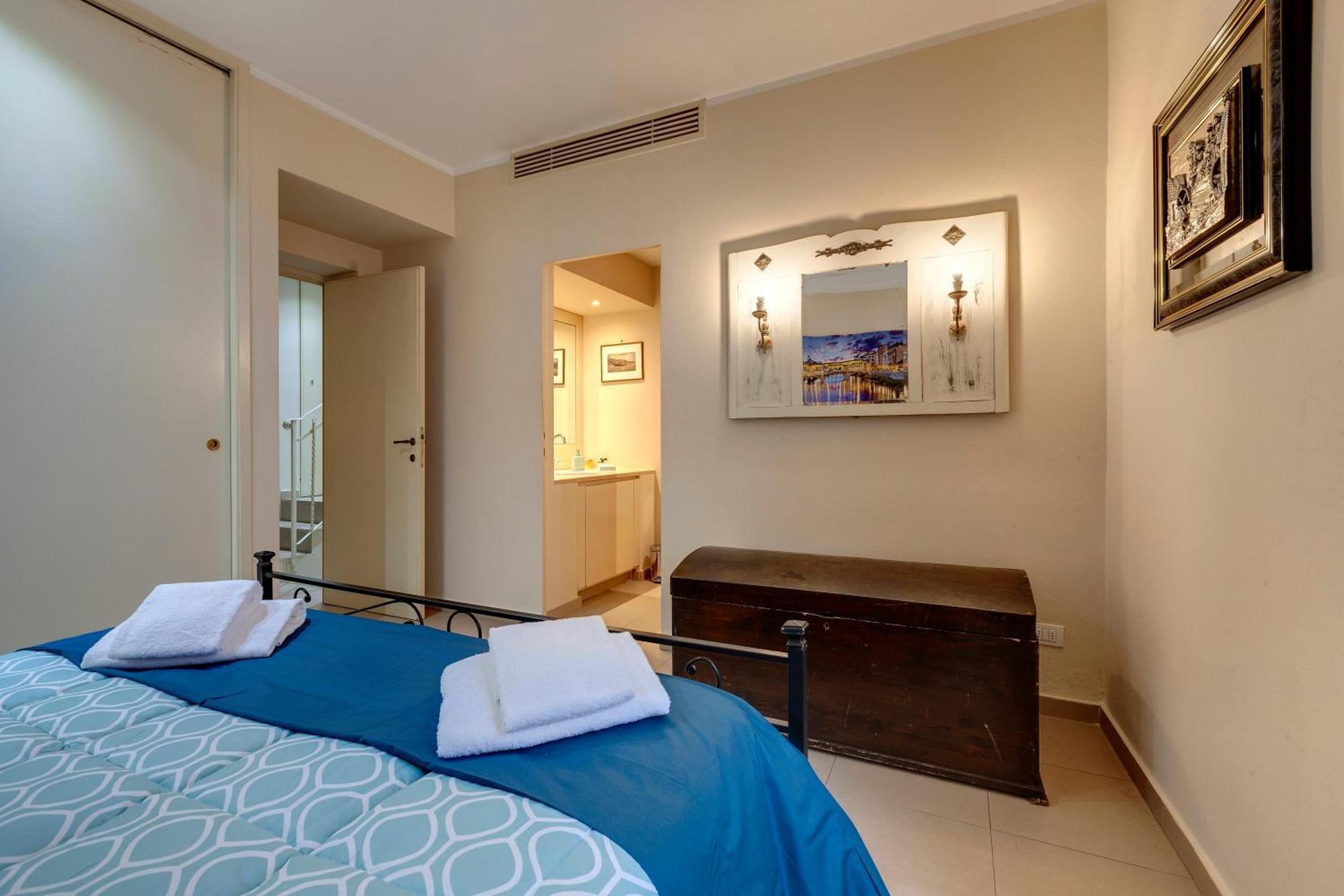 Golden House Apartment *