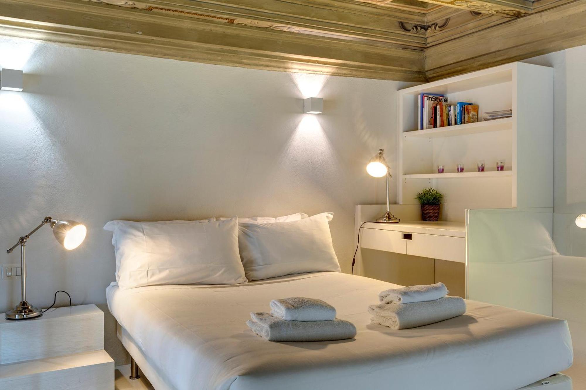 Gold Apartment