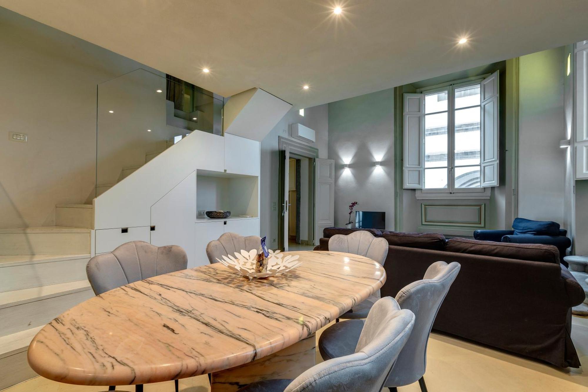 Gold Apartment