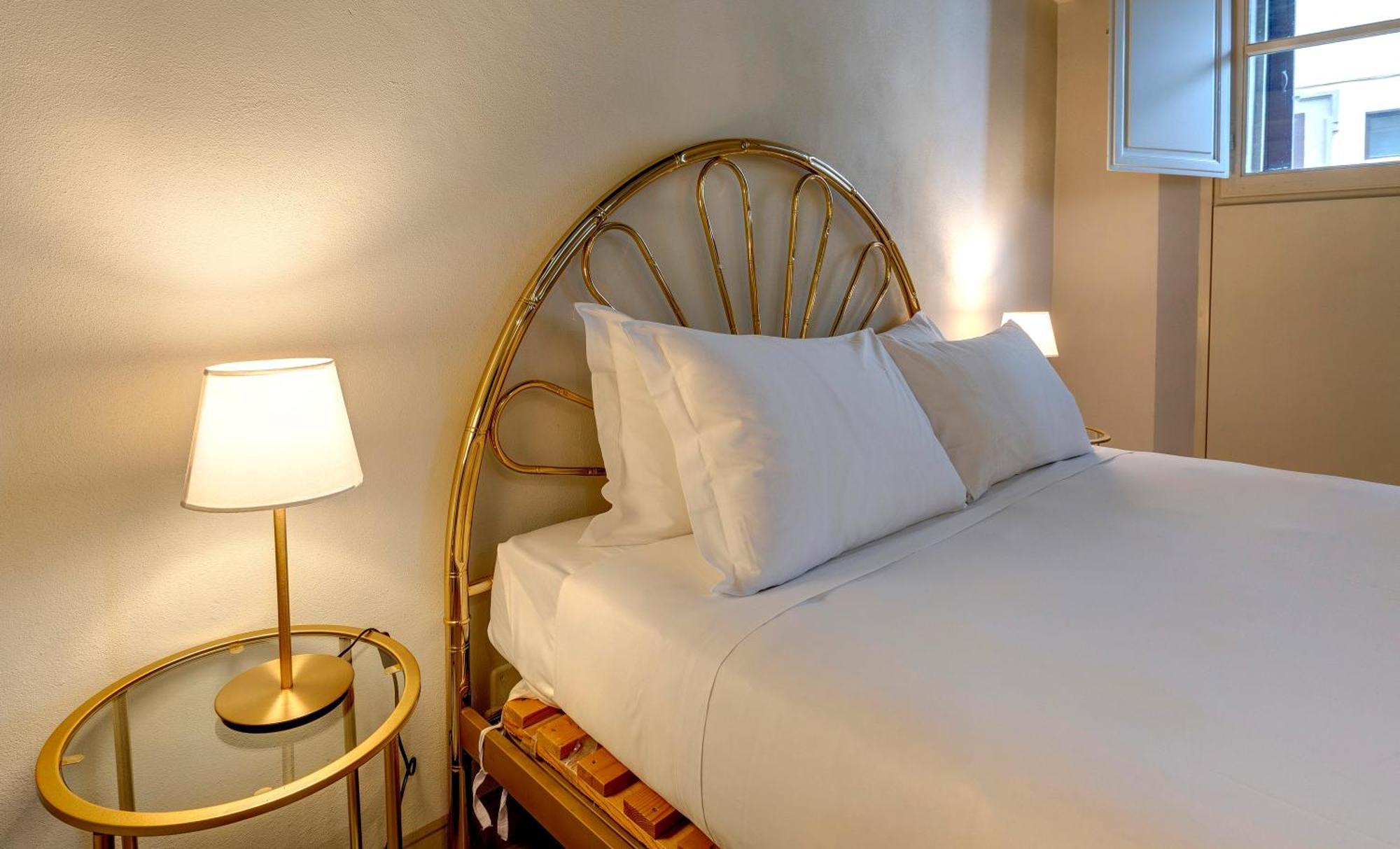 Gold Apartment *