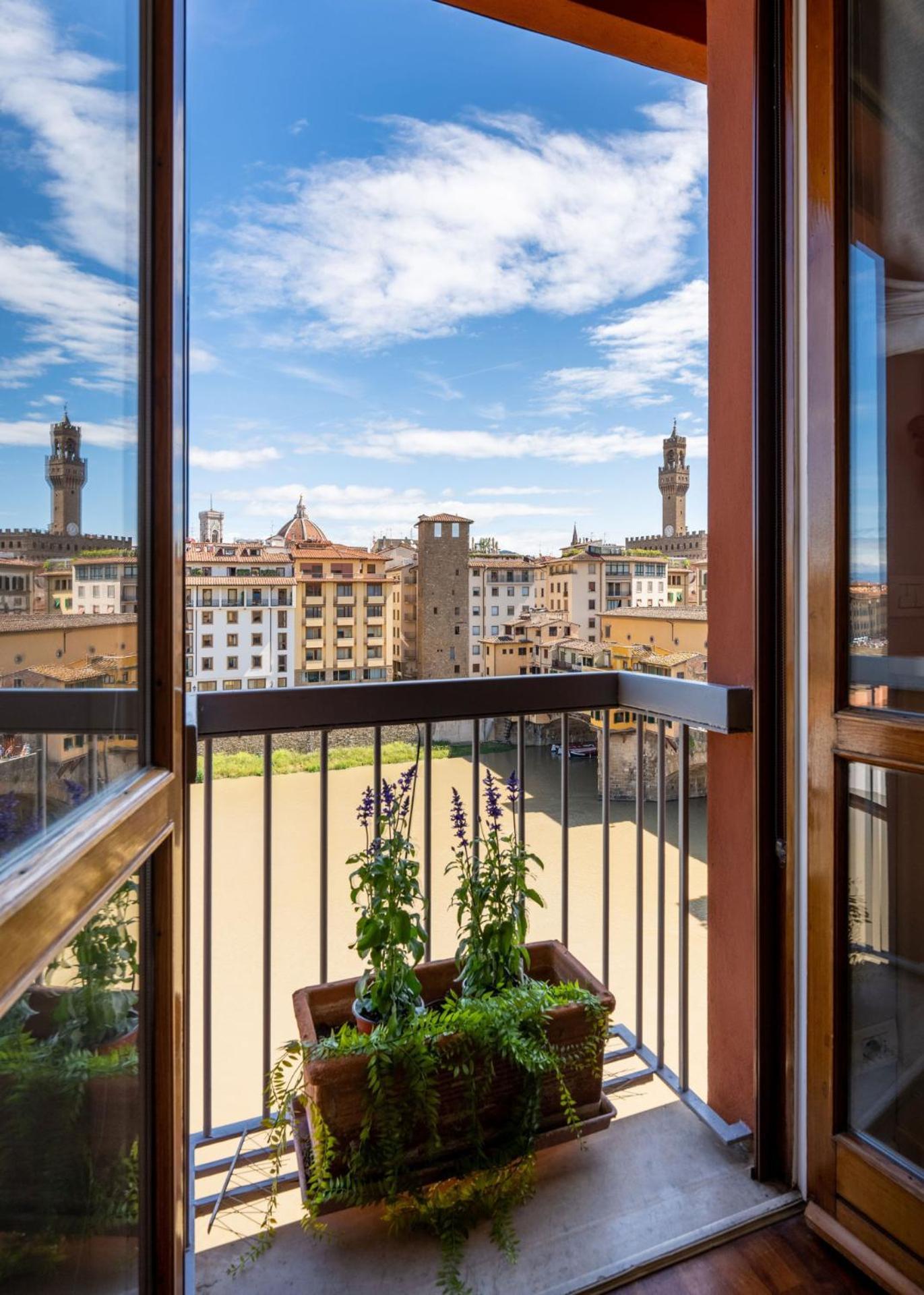 Luxury River With Terrace Apartment