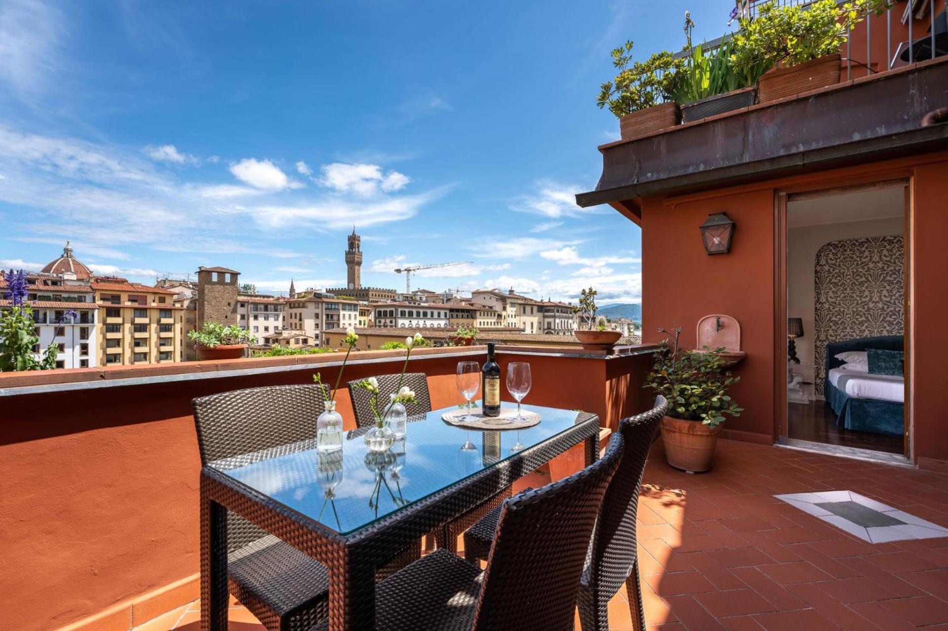 Luxury River With Terrace Apartment