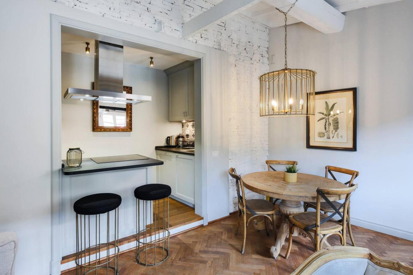 Pitti 8 With Amazing View Apartment