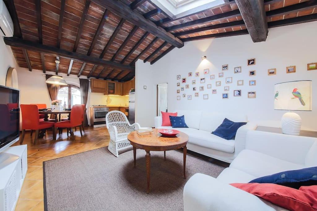 Santa Croce At Your Fingertips. Apartment *