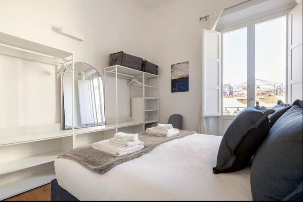 White Martelli Apartment Florence