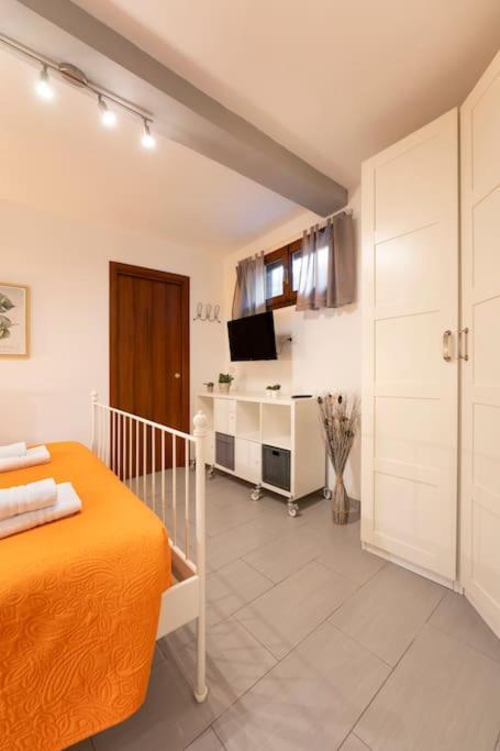 Macci-sant' Ambrogio One Bedroom Flat Apartment *