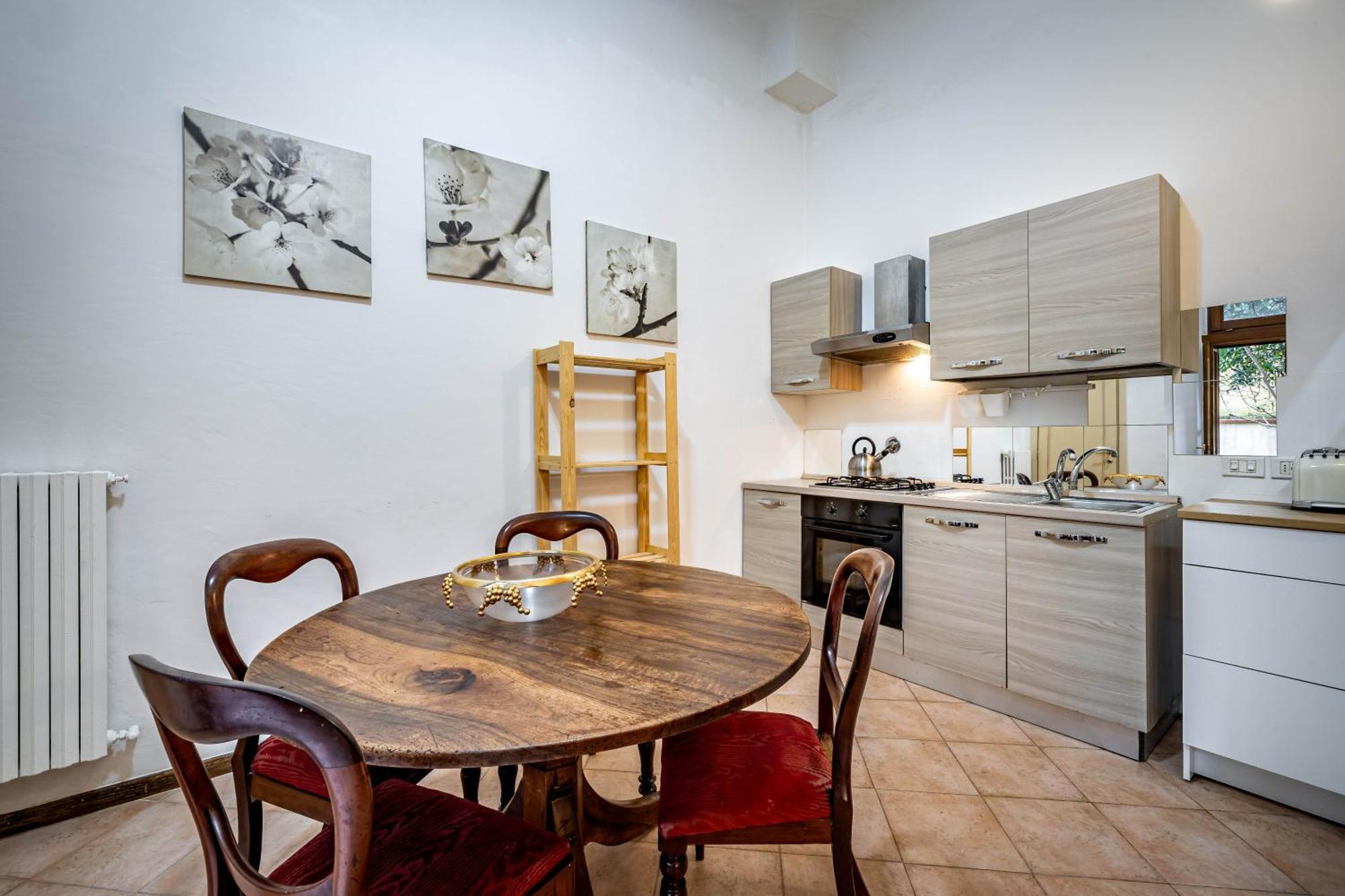 Yid With Little Garden Appartement