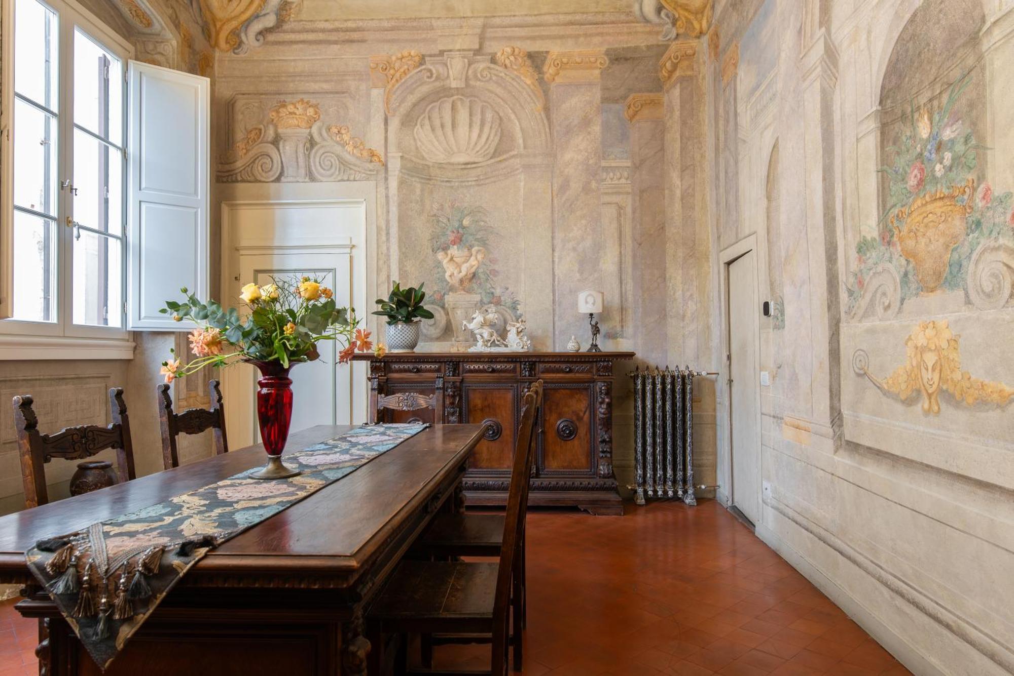 Apartment Santo Spirito Frescoed 6 Sleeps