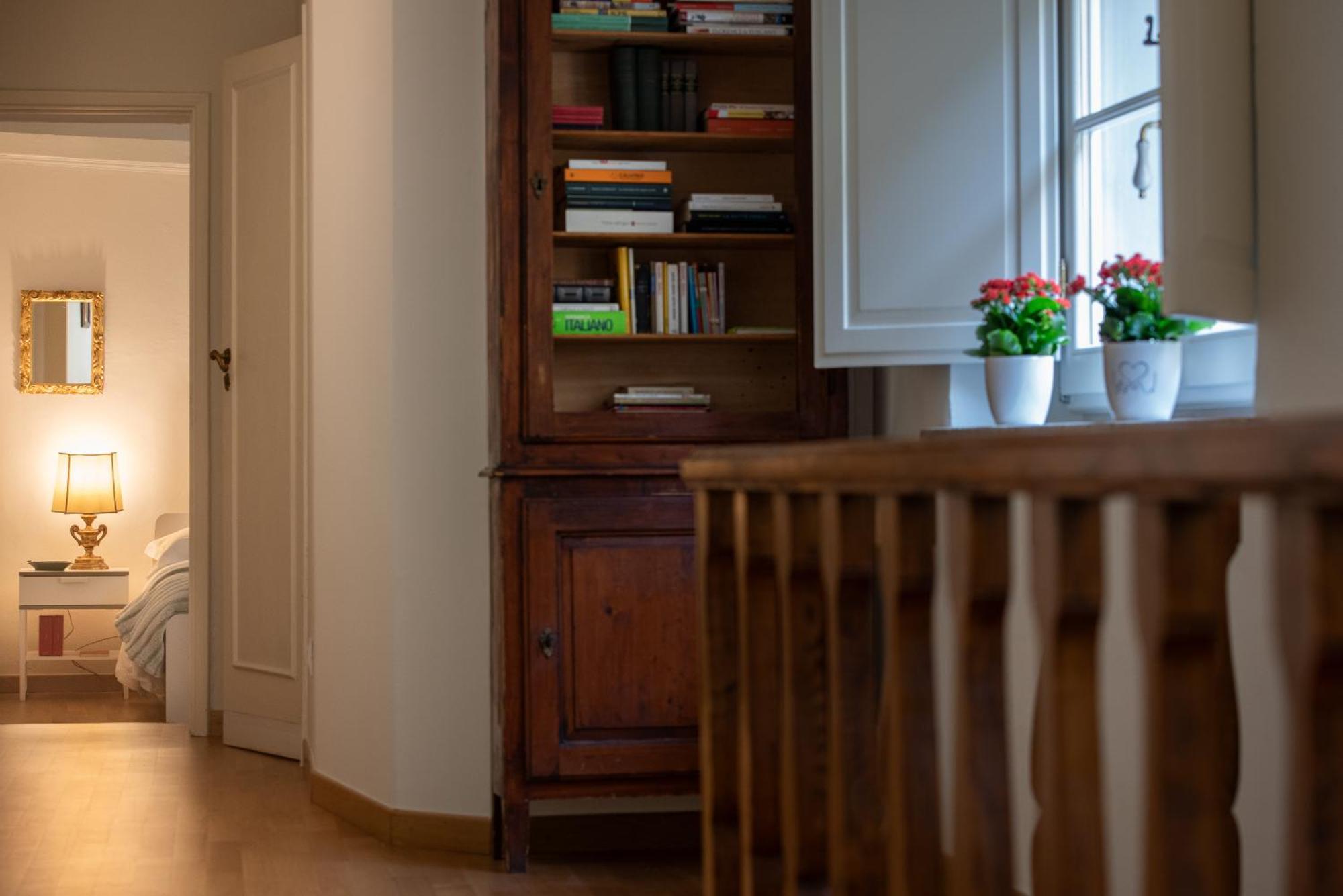 Apartment Santo Spirito Frescoed 6 Sleeps Florence