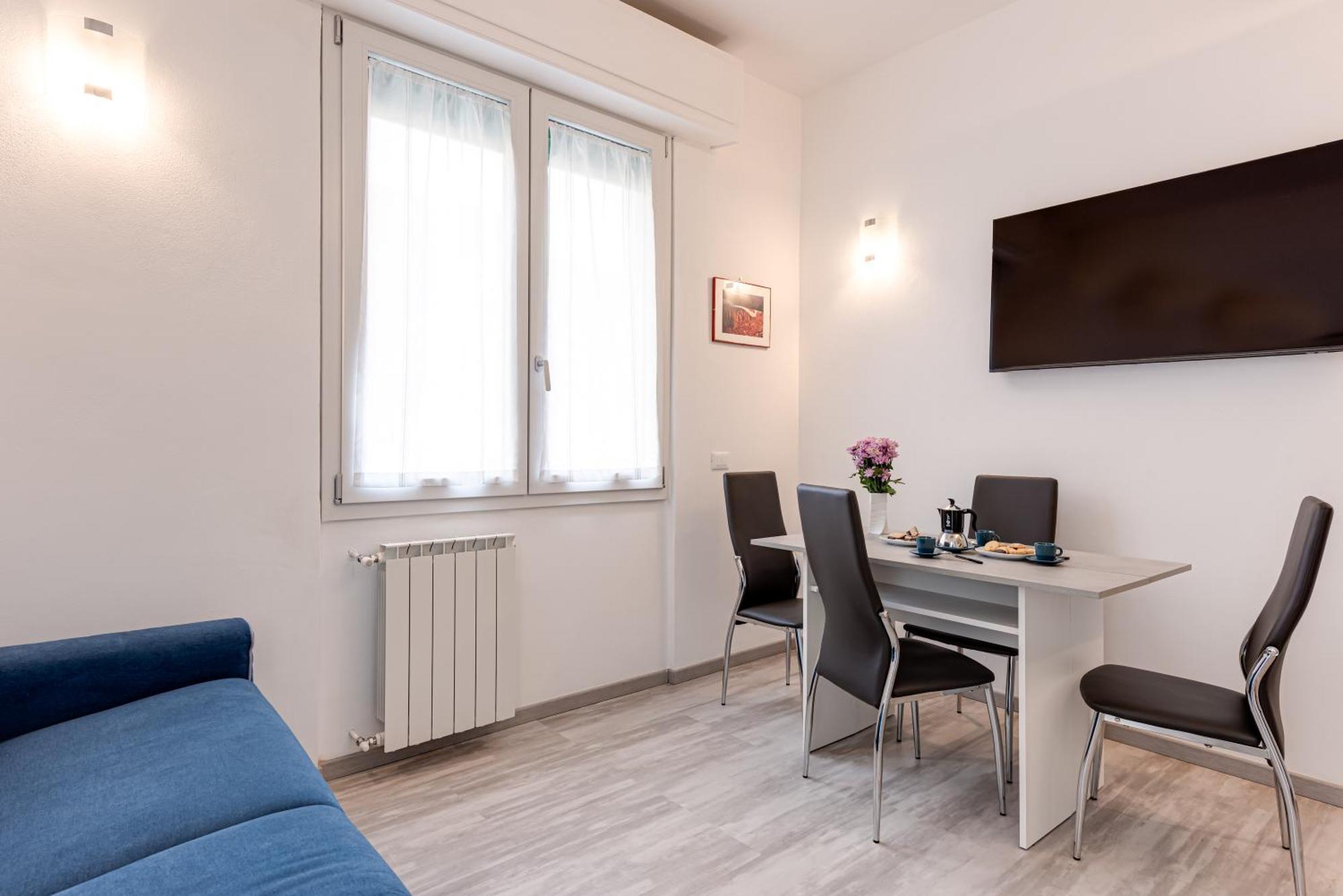 Frullhouse - Sweet Dreams In Apartment Florence